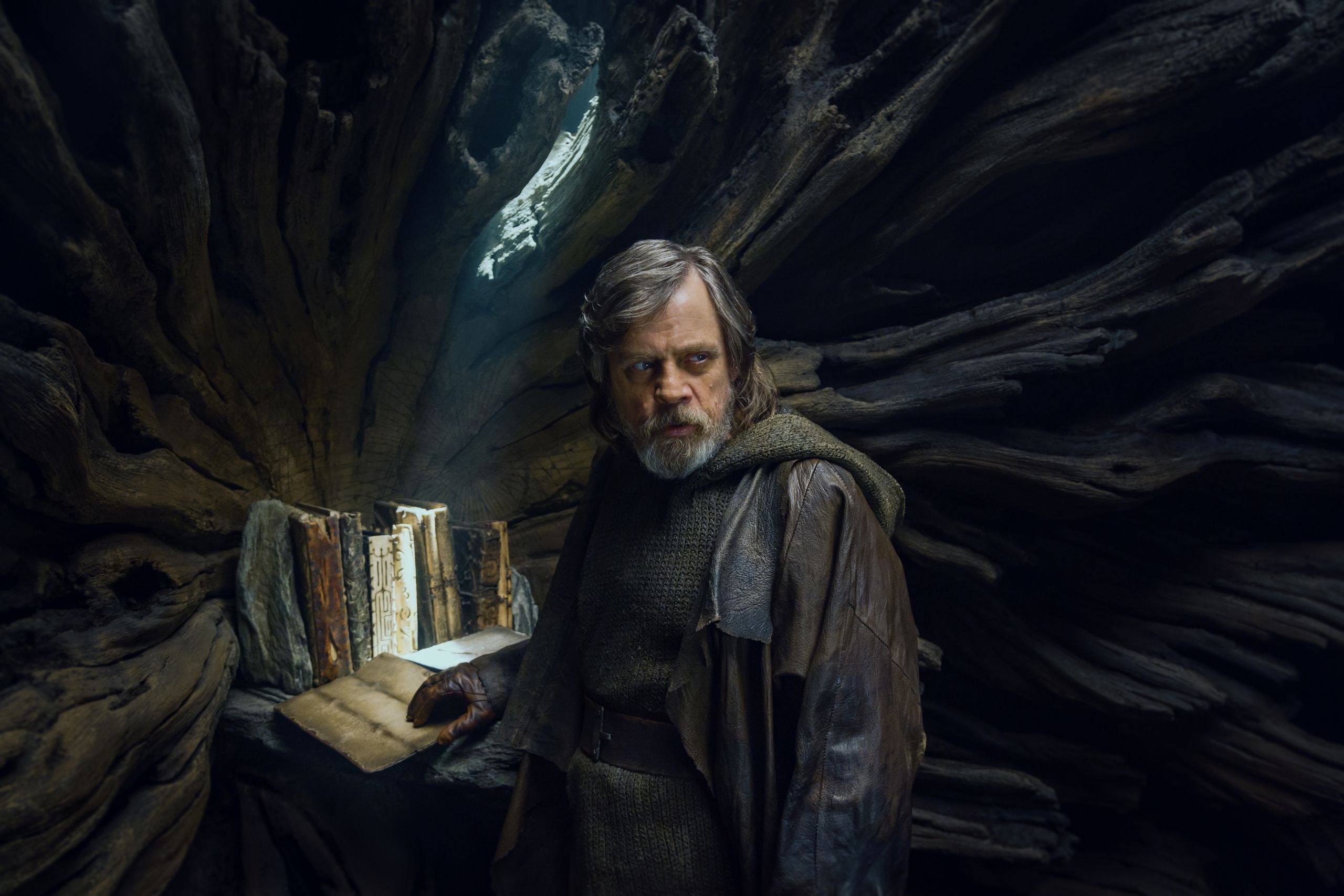 luke-skywalker-star-wars-last-jedi-hr